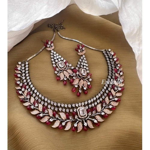 Royal Leaf Ad Dual Tone Neckpiece - Red