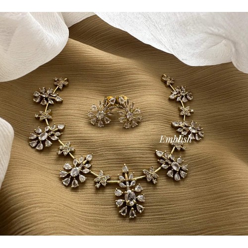 AD Double Flower Short Neckpiece - White