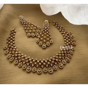 AD Filgree Tear Drop Short Neckpiece - White