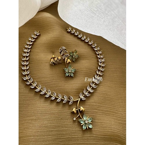 Antique AD Flower Pendant Leaf Short Neckpiece - Pastel Green