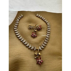 Antique AD Flower Pendant Leaf Short Neckpiece - Red Antique AD Flower Pendant Leaf Short Neckpiece - Red