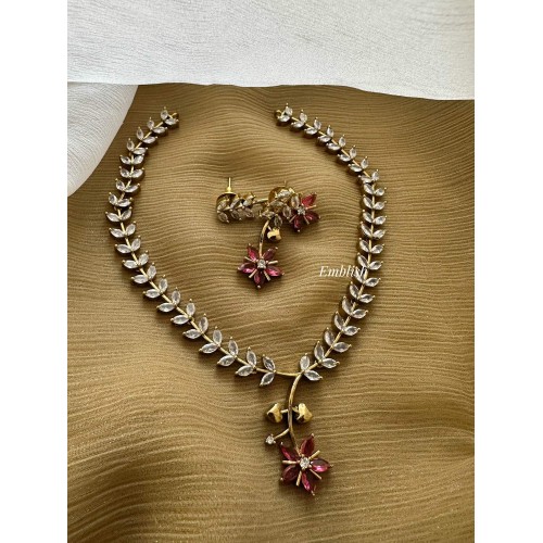 Antique AD Flower Pendant Leaf Short Neckpiece - Red