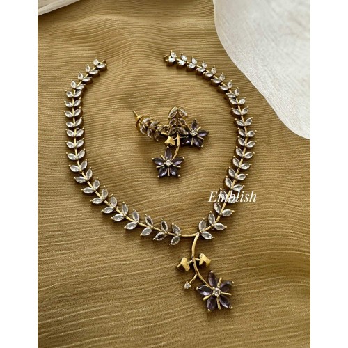 Antique AD Flower Pendant Leaf Short Neckpiece - Purple