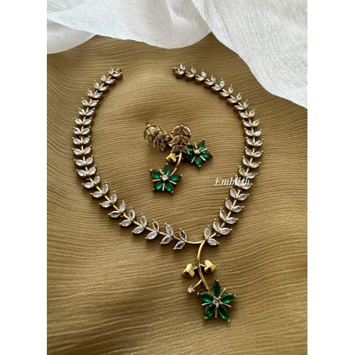Antique AD Flower Pendant Leaf Short Neckpiece - Green