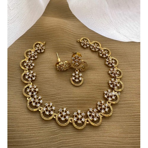 Antique AD Flower Curve Neckpiece