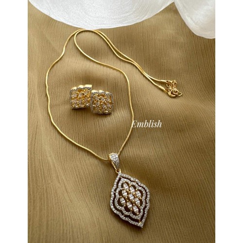 Simple Elegant AD Stone Flower Pendant Set 