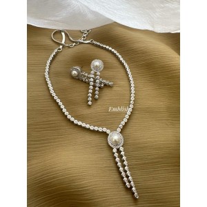 Diamond Look Alike AD Stones Elegant Silver Tone Neckpiece