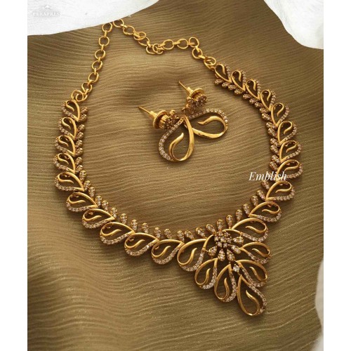 Ad Leaf Intricate Neckpiece