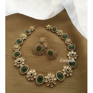 Ad Flower with Oval Neckpiece - Green