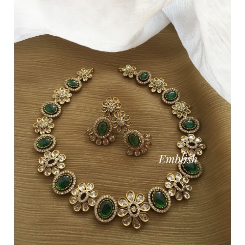 Ad Flower with Oval Neckpiece - Green