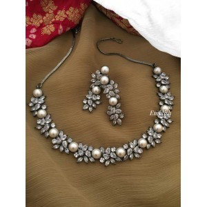 Ad stone Flower bunch with Pearl Neckpiece