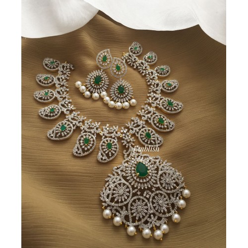 Royal AD Paisley Flower Neckpiece - Green
