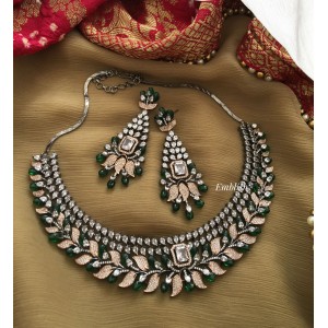 Royal Leaf Ad Dual Tone Neckpiece - Green