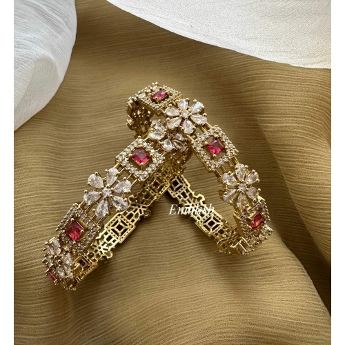 Antique AD Flower Square Bangle - Red