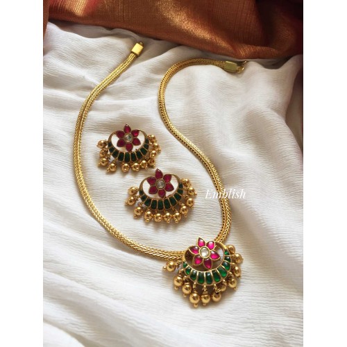 Kundan Jadau Flower with Gold Drops Pendant Set.