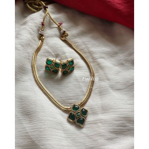 Kemp simple Flower Neckpiece - Green