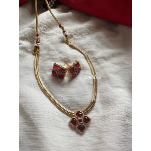 Kemp Flower Simple Neckpiece - Red