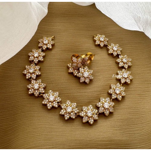 AD Small Flower Neckpiece - White