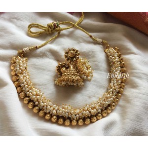 Samantha alike pearl cluster neckpiece - Gold