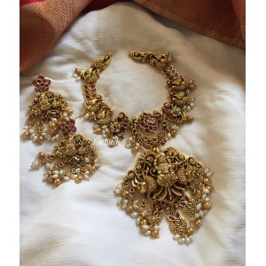 Antique Lakshmi with kemp Flower Rice Pearl Neckpiece