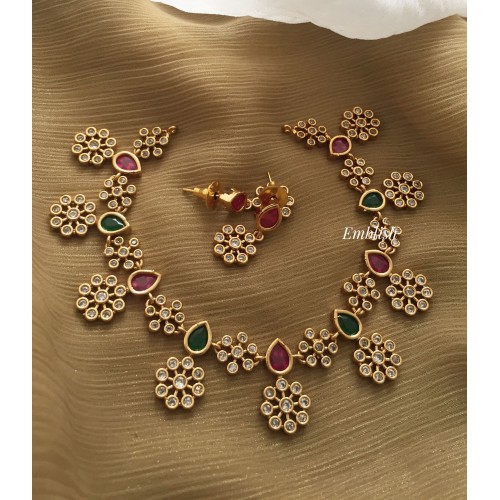 Ad Double flower Neckpiece - Red with Green