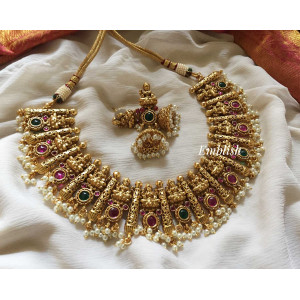 Pearl cluster Lakshmi array short neckpiece 