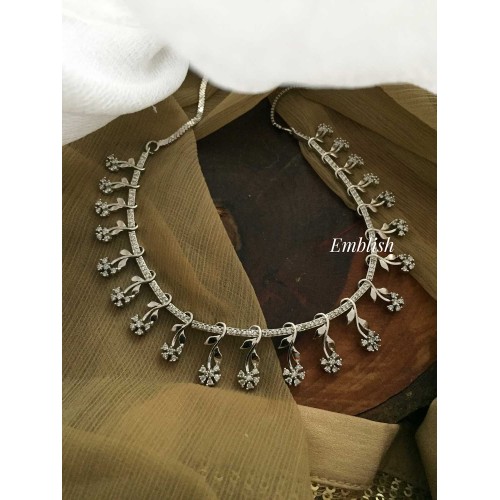 AD Stone like a Flower Silver Neckpiece