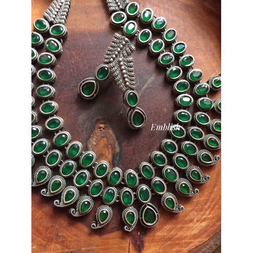 Green oxidized silver middle length layer Neckpiece