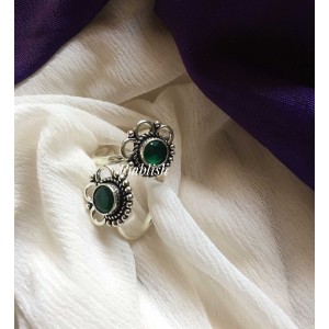 92.5 silver Green stone cut work toe ring