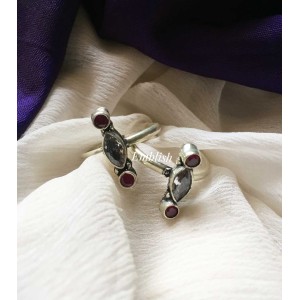 92.5 silver White RED stone  shape toe ring