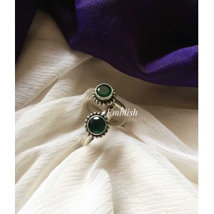 92.5 silver green stone round toe rings