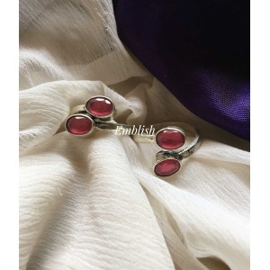 92.5 silver oval red up down toe ring