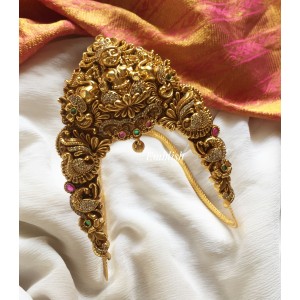 Gold alike ad Lakshmi with Peacock Intricate Vanki