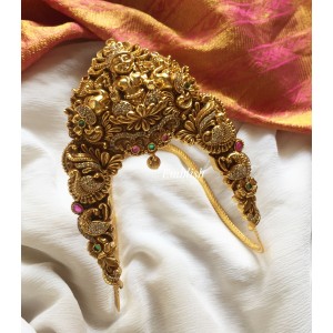 Gold alike ad Lakshmi with Peacock Intricate Vanki