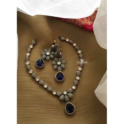 Victorian Flower Neckpiece - Royal Blue