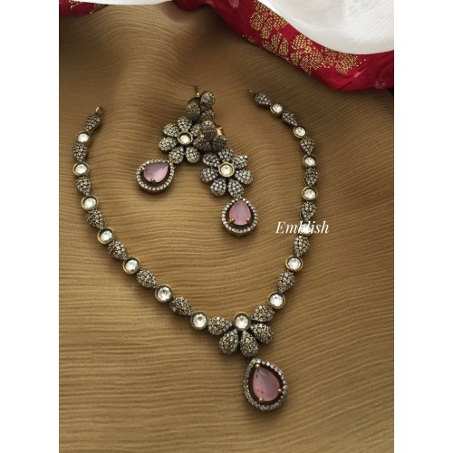 Victorian Flower Neckpiece - Pastel pink