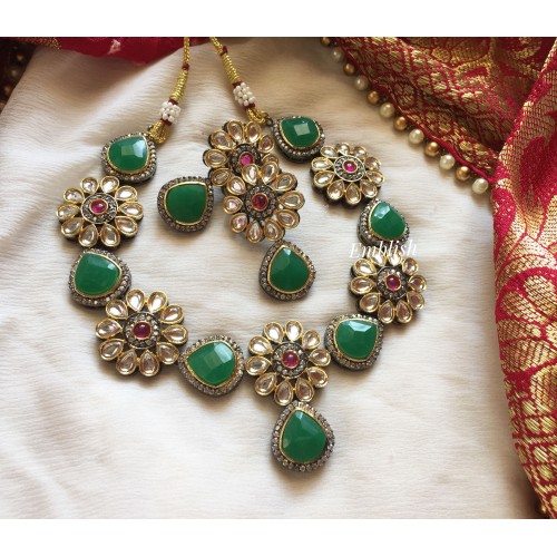 Victorian Kundan Flower Neckpiece - Green