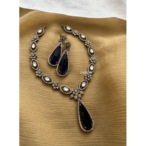 Victorian Flower Tear Drop Neckpiece - Blue