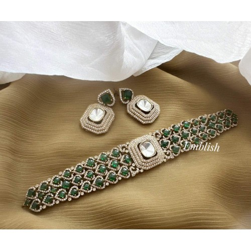 Royal Victorian Elegant Feather Choker - Green
