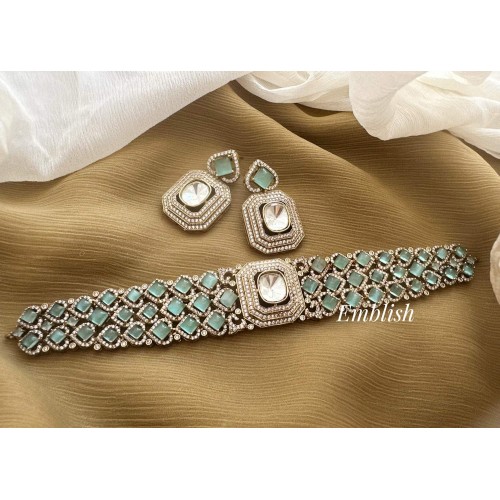 Royal Victorian Elegant Feather Choker - Pastel Blue