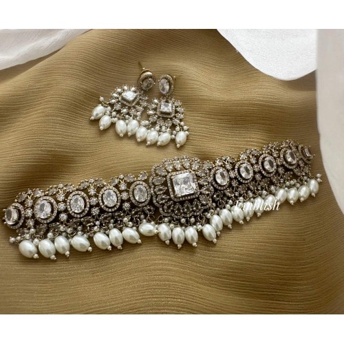 Victorian Flower Pendant Oval High Neck Choker - White