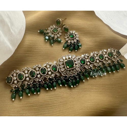 Victorian Flower Pendant Oval High Neck Choker - Green