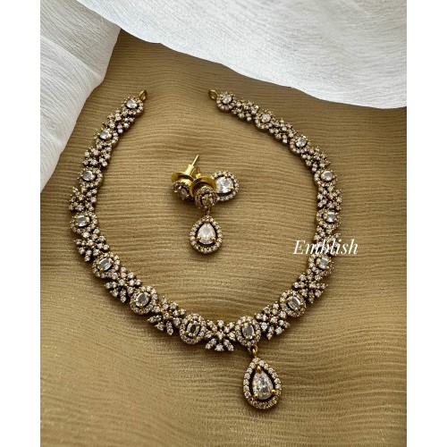 Victorian Oval Shape Flower Tear Drop Neckpiece - White