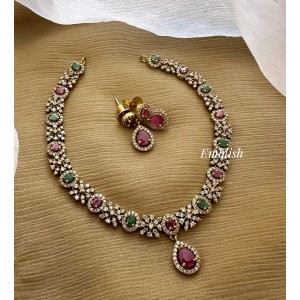 Victorian Oval Shape Flower Tear Drop Neckpiece - Red with Green