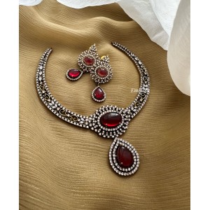 Victorian Tear Drop Elegant Neckpiece - Red