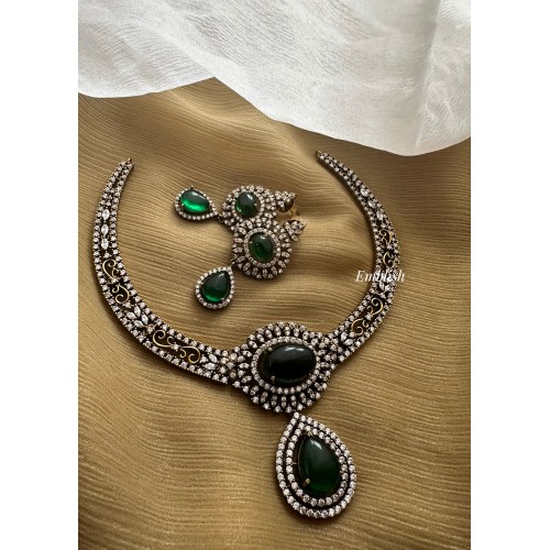 Victorian Tear Drop Elegant Neckpiece - Green