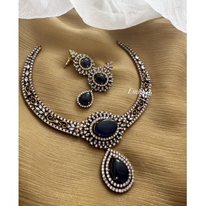 Victorian Tear Drop Elegant Neckpiece   - Blue