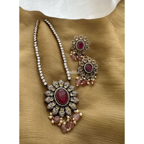 Victorian Flower Pendant Neckpiece - Red