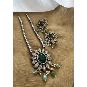 Victorian Flower Pendant Neckpiece - Green