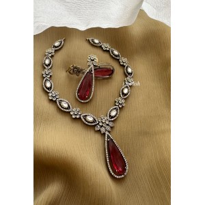 Victorian Flower Tear Drop Neckpiece - Red